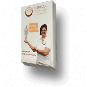Person in weißem Polo demonstriert Akupressur neben Modell, Buchcover der Shiatsu-Schule mit Text Akupressur zur Selbstanwendung.